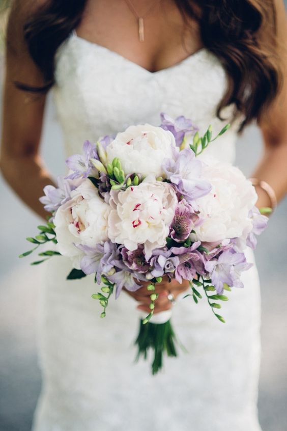 purple and white bridesmaid bouquets